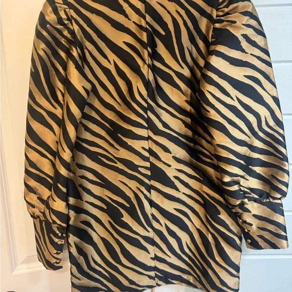 NWT mini dress 
This is the cutest dress. Very nice material. Sold out online. - Picture 7 of 10